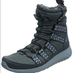 Nike Womens Rosherun Hi Sneakerboot Size 6